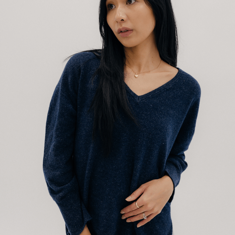 Womens V-neck jersey made from hemp and merino wool blend. Navy blue colourway.